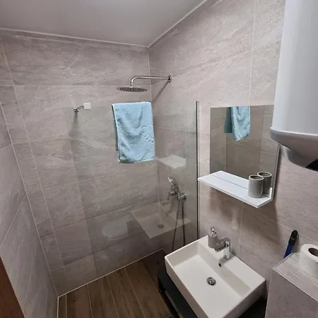 Aurelius Bombay - Jahorinska Vila Jahorina